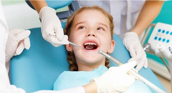 Kiểm tra tình trạng răng nhằm phát hiện vấn đề răng mọc lệch