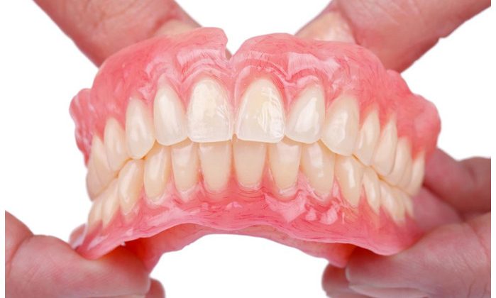 Những sai lầm không đáng có khi chăm sóc răng giả tháo lắp